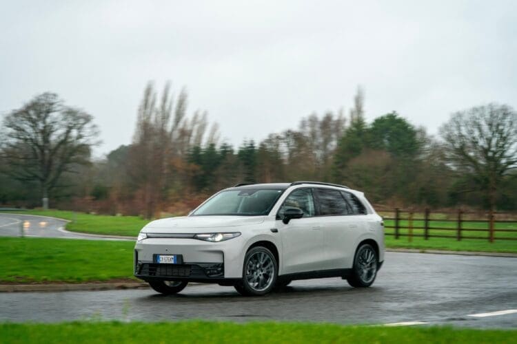 Leapmotor C10 REEV review driving image