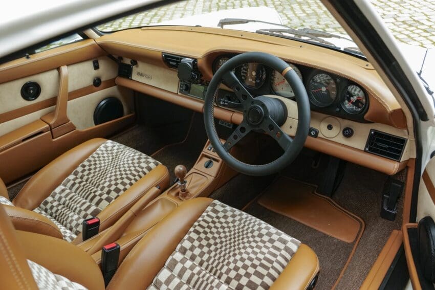 Everrati Porsche 911 964 interior
