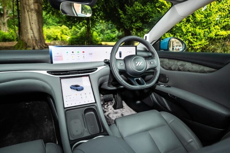 MG IM5 interior