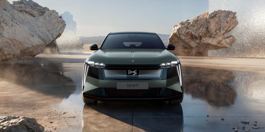 DS No7 SUV front view