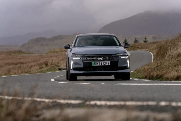 DS No4 review driving image