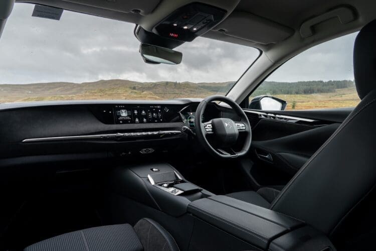 DS No4 interior