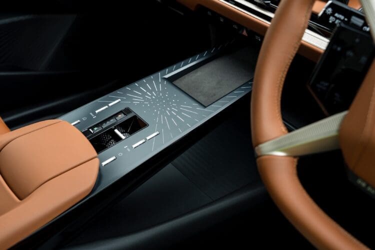DS No8 interior detail centre console