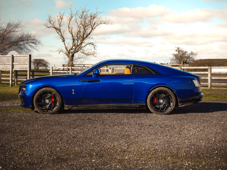 Rolls-Royce Black Badge Spectre side view