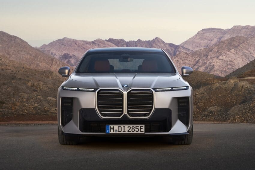 New BMW i7 front end