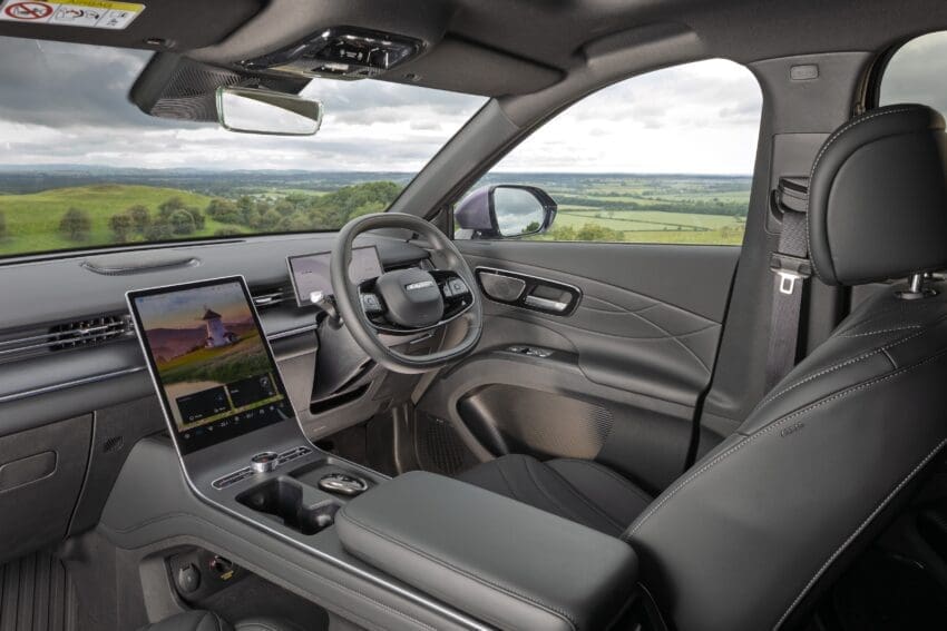 Lepas L8 interior