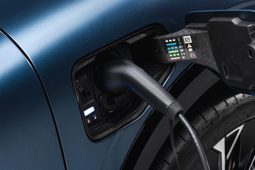 New Renault Megane charging with V2L and V2G