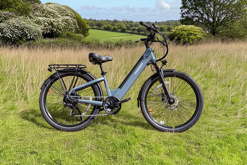The Puckipuppy Poodle is a Dutch-style step-through commuter priced at right around $999, and it arrives carrying more kit than that figure usually buys.