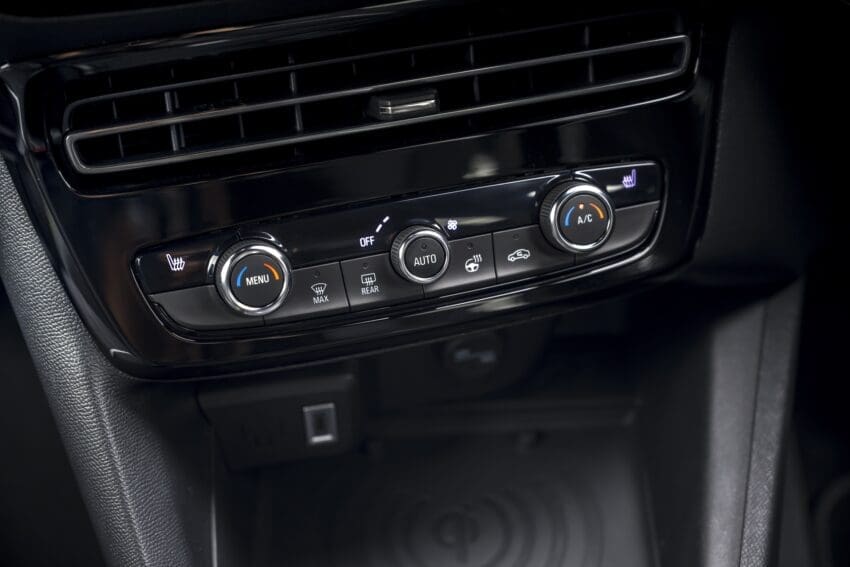 Vauxhall Mokka GSE interior switchgear buttons for air conditioning